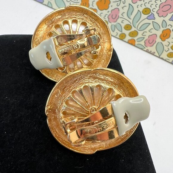 Ciner Round Pearl Cabochone CLIP Earrings - Picture 5 of 5